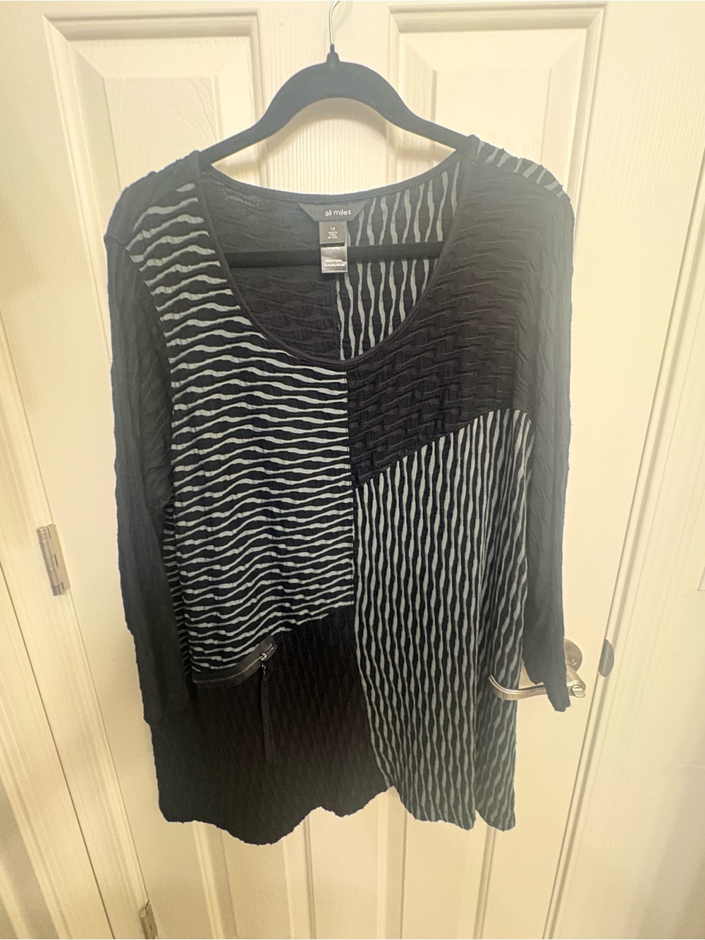 Ali Miles 1X- Black  & Gray Patterned Women's Tunic